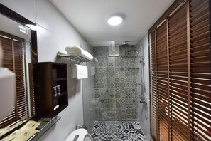 Shower, free toiletries, slippers, towels