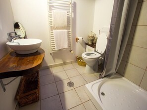 Villa Deluxe - eget badrum - utsikt mot bergen (Casa David ) | Badrum