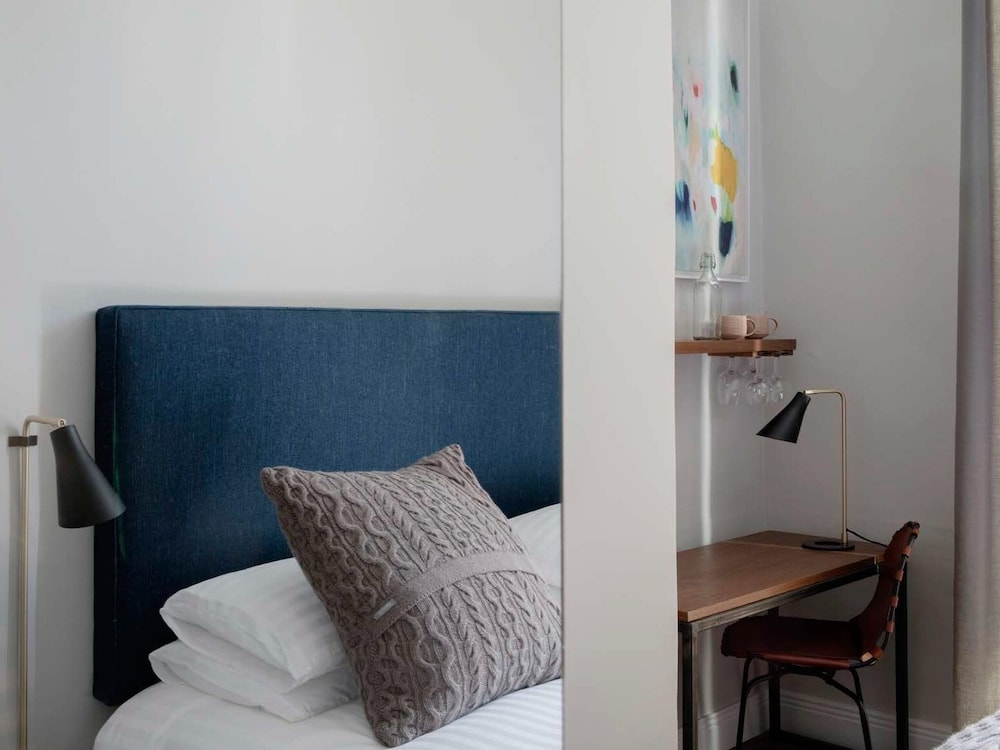 Pembroke Hall by null