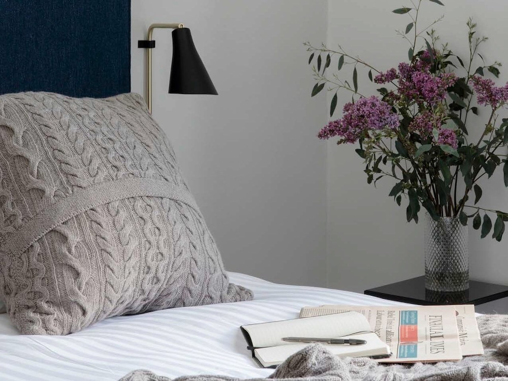 Pembroke Hall by null