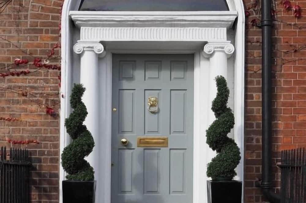 Pembroke Hall