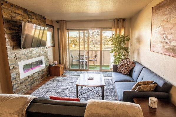 TV, fireplace, ping pong