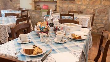 Colazione a base di specialità locali inclusa, servita tutte le mattine