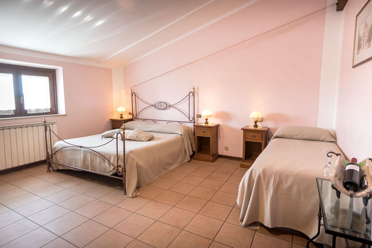 1 habitación, ropa de cama hipoalergénica y decoración personalizada