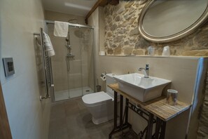 Shower, free toiletries, towels