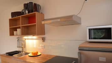 Apartment (TOP 3 incl. 80€ + 12€ pp service fee) | Private kitchenette | Full-sized fridge, microwave, stovetop, coffee/tea maker