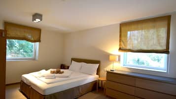 Apartment (TOP 3 incl. 80€ + 12€ pp service fee) | 1 bedroom, soundproofing, iron/ironing board, cots/infant beds