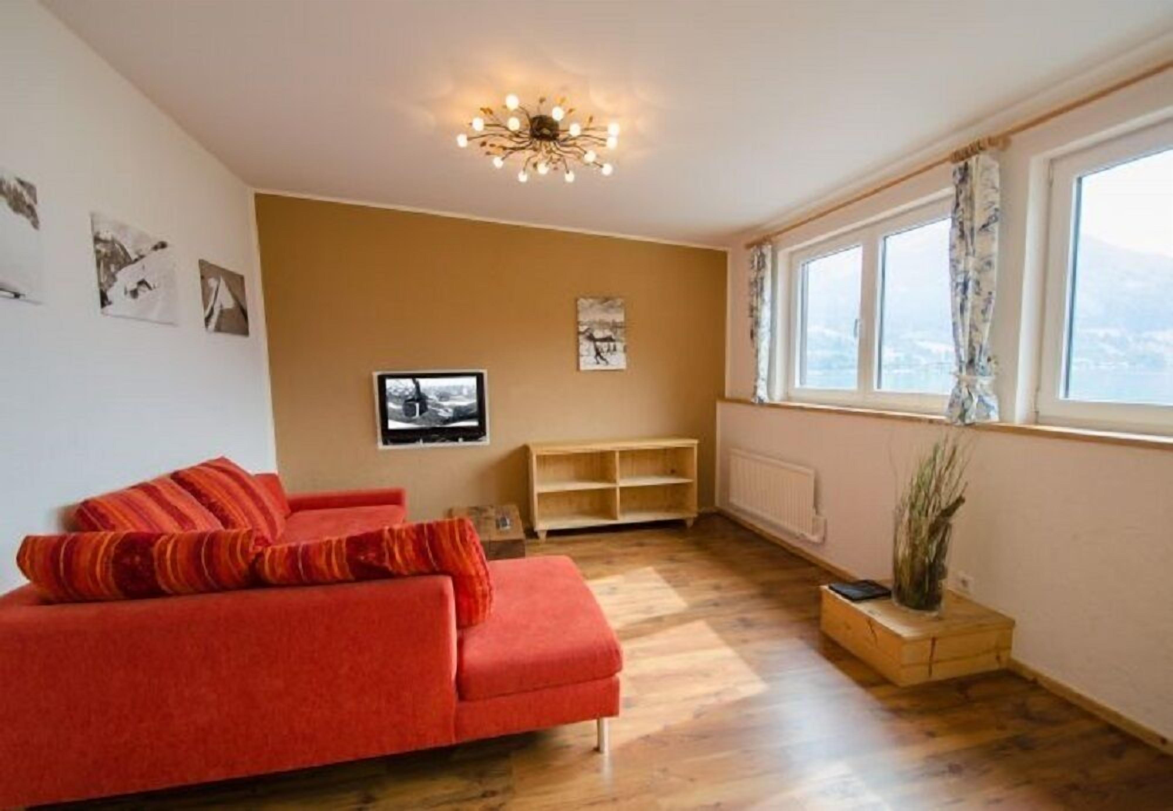 Apartment, 2 Bedrooms, Mountain View | Living area