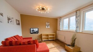 Leilighet, 2 soverom, fjellutsikt | Oppholdsområde