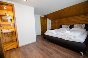 Maison, plusieurs chambres, vue montagne (incl. 250⏠+ 12⏠pp service fee) | 7 chambres, bureau, fer et planche à repasser, lits bébé (en supplément)
