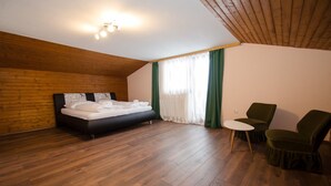 House, Multiple Bedrooms, Mountain View (incl. 250€ + 12€ pp service fee) | 7 bedrooms, desk, iron/ironing board, cribs (surcharge) - Holiday House Auer Kaprun (Kaprun)