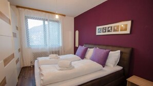 1 habitación, tabla de planchar con plancha, cunas y wifi gratis 