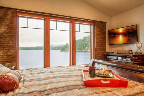 Panorama am Wasser • Whirlpool • Schlafmöglichkeiten für 15 • Private Anlegestelle