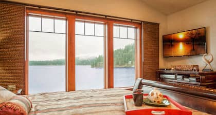 Panorama am Wasser • Whirlpool • Schlafmöglichkeiten für 15 • Private Anlegestelle