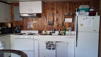 冰箱、微波炉、烤箱、炉灶