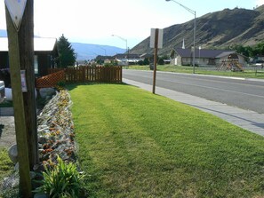 Property grounds - All the Comforts Of Home Surrounded By The Rocky Mtns. & Yellowstone Park (Gardiner)