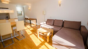 Apartment (Select Top 8) | Living room | Flat-screen TV - Apartment Select Top 8 (Piesendorf)