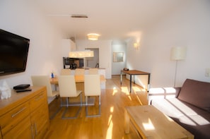 Apartment (Select Top 8) | Wohnbereich | Flachbildfernseher