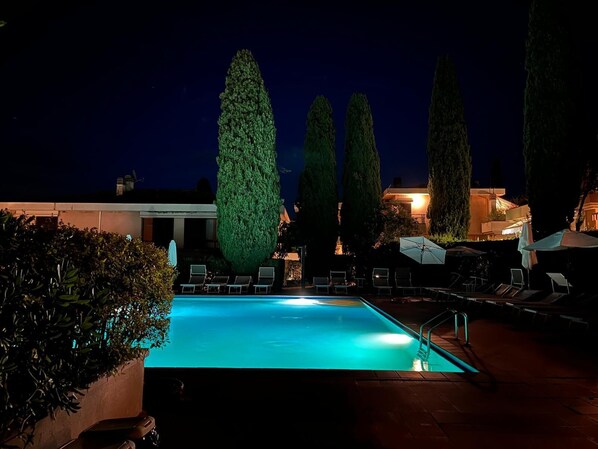 Seasonal outdoor pool, pool umbrellas, sun loungers