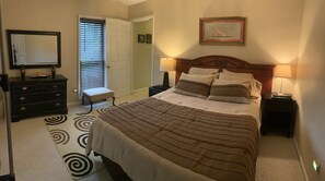 4 slaapkamers, een strijkplank/strijkijzer, gratis wifi, beddengoed