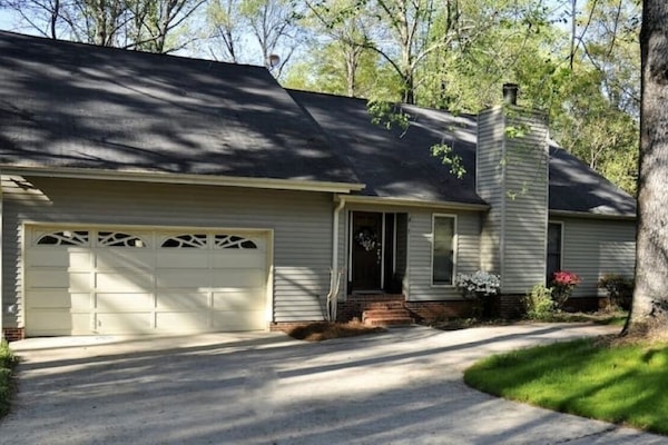 Come enjoy the conveniences of home and the assurance of quality living!
