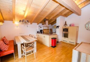 Luxury-Penthouse, 4 Schlafzimmer, Bergblick | Essbereich im Zimmer