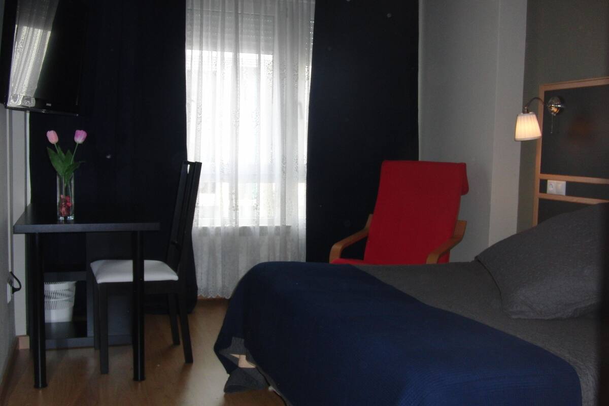 Desk, free cots/infant beds, free WiFi, bed sheets
