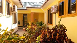 Property grounds - Safari Lodge Kunduchi (Dar es Salaam)
