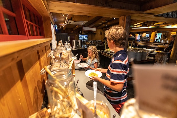 Daily buffet breakfast (NOK 210 per person)