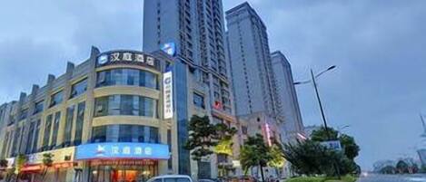 Fassade der Unterkunft – Abend/Nacht