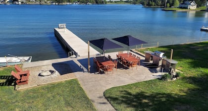 Magnificent 6-bedroom cottage on the water with spectacular views of the water