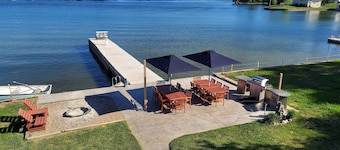 Magnificent 6-bedroom cottage on the water with spectacular views of the water