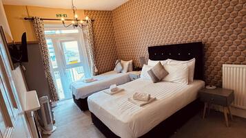 Kamar Keluarga | Setrika/meja setrika dan seprai linen