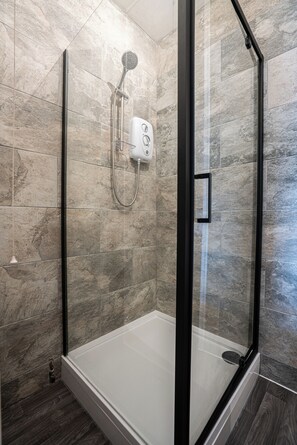 Familien-Vierbettzimmer | Badezimmer