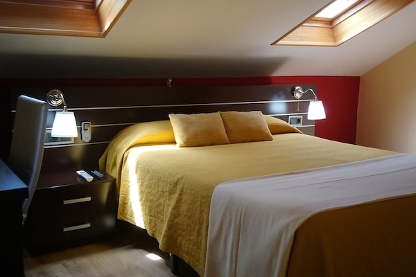 Habitación doble | Escritorio, insonorización, cunas gratuitas y camas extra