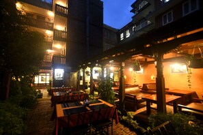 Garden - Vajra Guest House & Restaurant (Bhaktapur)
