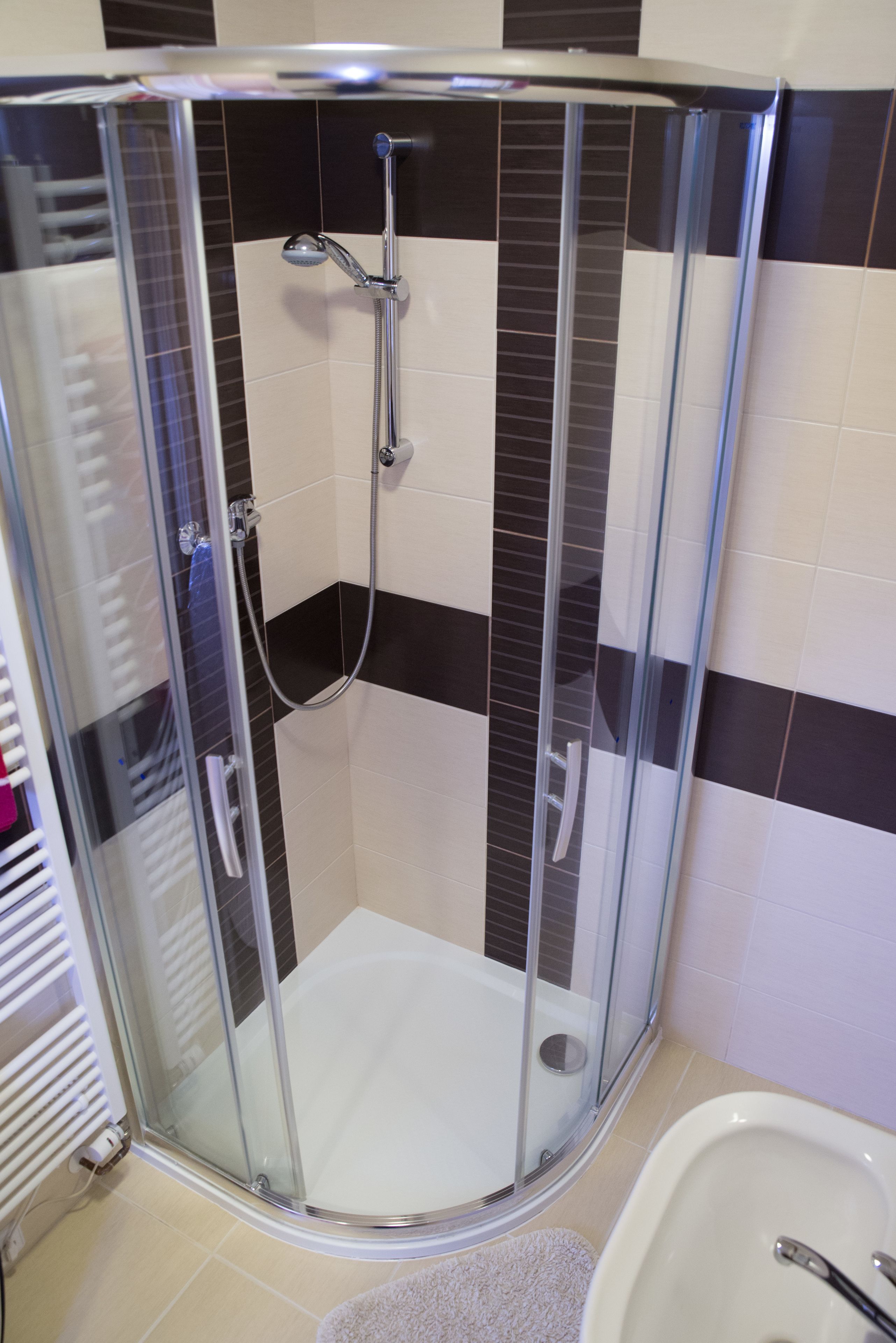 Habitación triple | Regadera en el baño