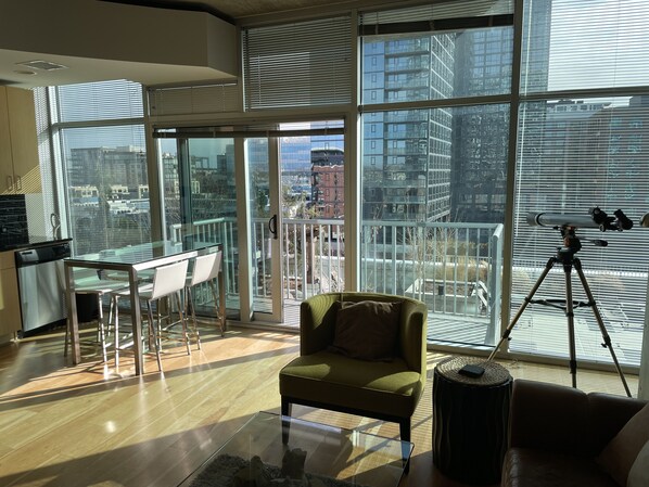 Älytelevisio, DVD-soitin, stereot