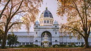 Exterior - Class, Style and Location in Carlton (Carlton)