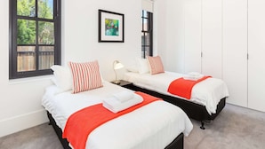 Room - Class, Style and Location in Carlton (Carlton)