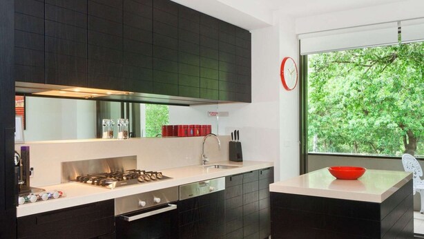 Appartement, 2 slaapkamers | Privékeuken | Een espressoapparaat, een koelkast/vriezer, een magnetron, een oven