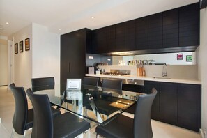 Apartment, 2 Bedrooms | In-room dining - St Kilda Garden Views (St Kilda)