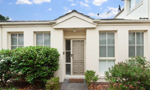 Exterior - Smart Caulfield Townhouse (Caulfield South)