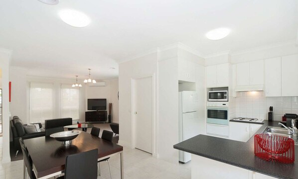 Apartment, 2 Bedrooms | Living area
