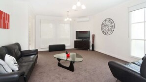 Unclassified image, 4 of 7, button - Smart Caulfield Townhouse (Caulfield South)