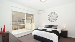 Unclassified image, 3 of 7, button - Smart Caulfield Townhouse (Caulfield South)