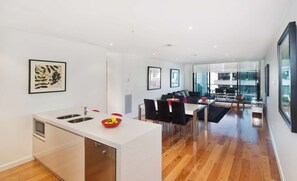 Living area - Bay Views Port Melbourne (Port Melbourne)