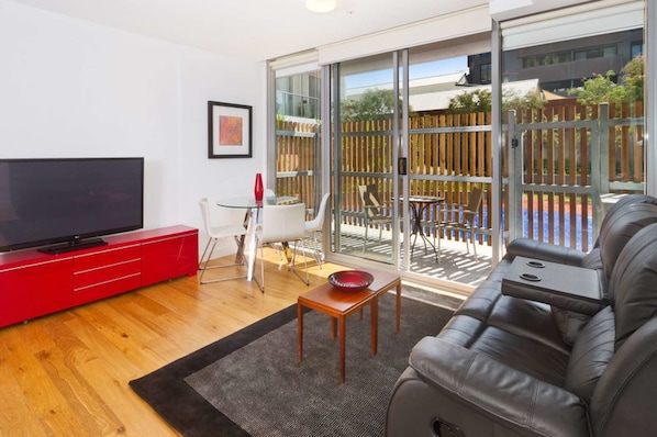 Apartment, 1 Bedroom | Living room | TV, Netflix, DVD player