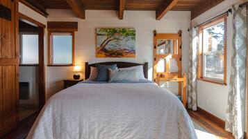 1 bedroom, in-room safe, WiFi, bed sheets