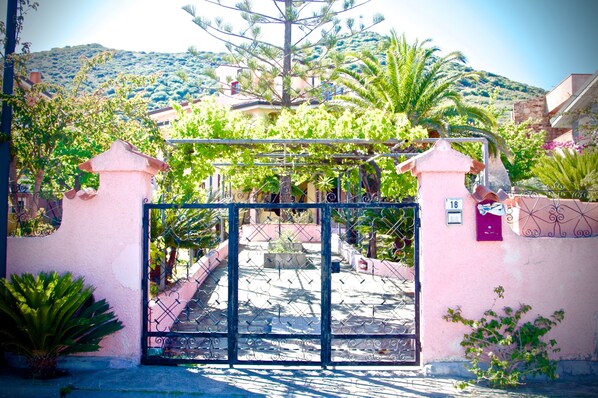 Exterior - Caletta Apartment in Villa I (Siniscola)